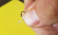 Silicone tube over de haak
