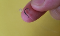 Silicone tube over de haak